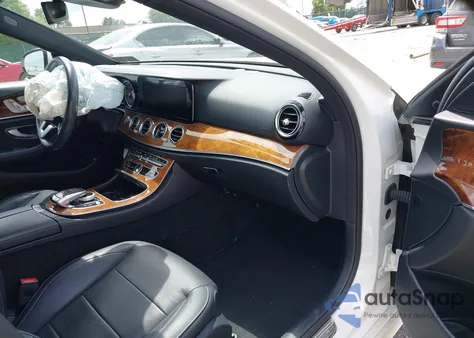 2019 Mercedes-Benz E 300 4Matic z USA, uszkodzony, nr VIN WDDZF4KB3KA525715